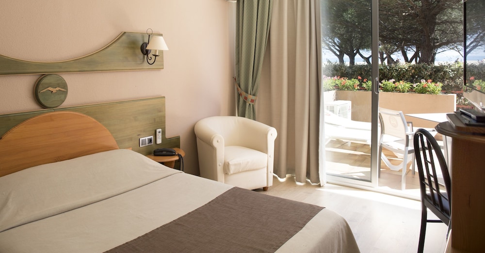 Double or Twin Room - Photo 3