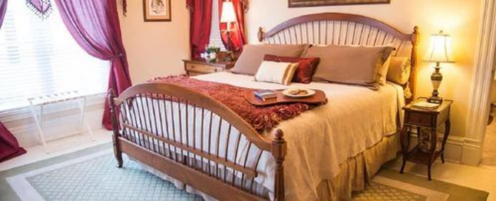 Luxury Studio Suite, Private Bathroom (Tranquility Suite - king bed) photo 1