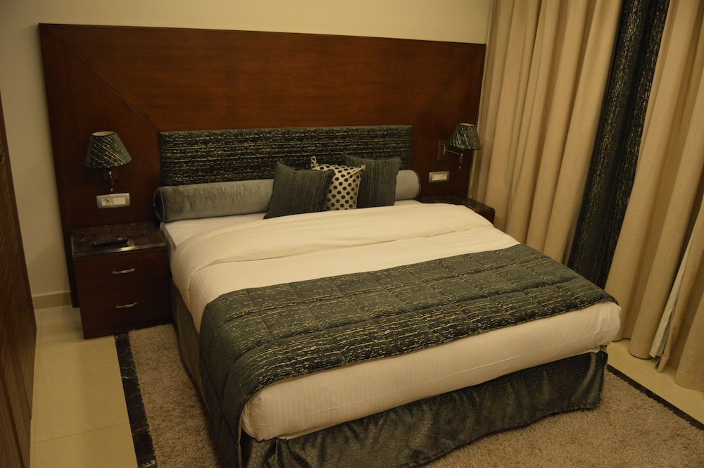 Executive Studio Suite, 1 King Bed, Accessible, City View photo 1