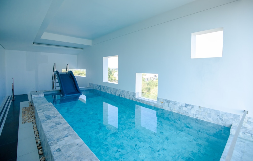 Slider Pool Suite - Photo 5