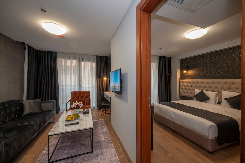 Superior Suite, 1 King Bed with Sofa bed
