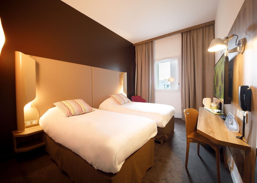 Standard Room, 2 Twin Beds - Photo 8