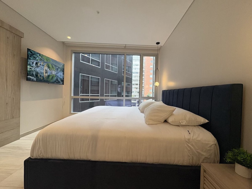 Luxury Apartment, 1 Bedroom, Housekeeping, City View photo 3