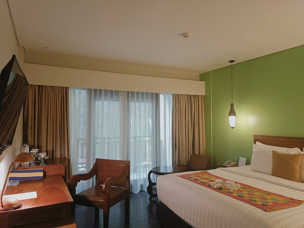 Deluxe Double Room with Bath Tub - Smoking