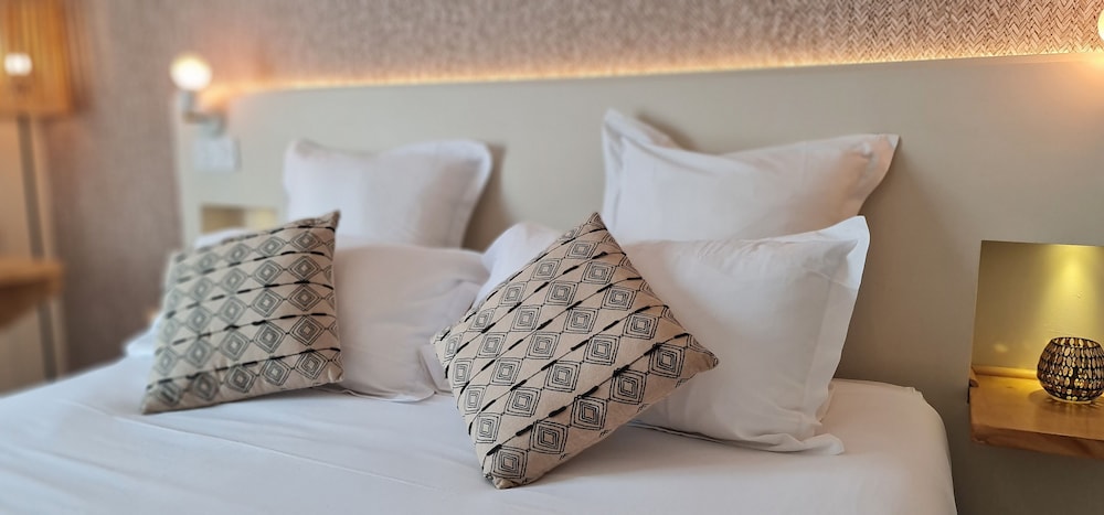 Deluxe Double Room, City View - Photo 21