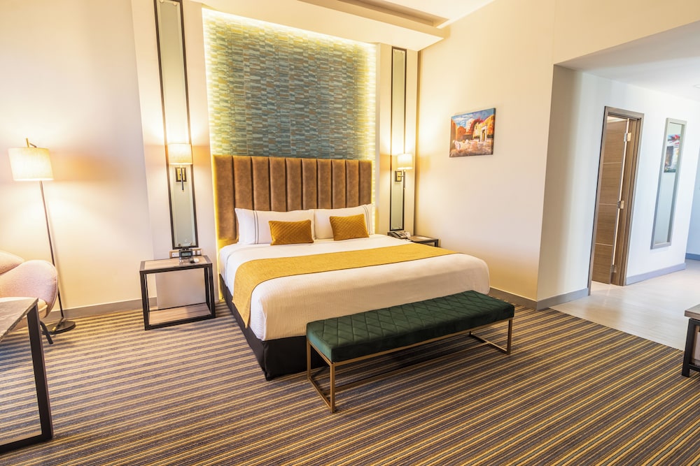 Junior Suite, 1 King Bed - Photo 12