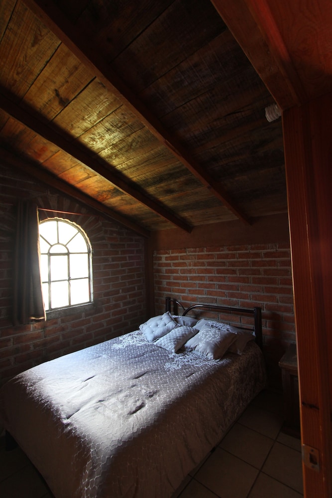 Family Cabin, 3 Bedrooms, Hill View, Garden Area photo 2