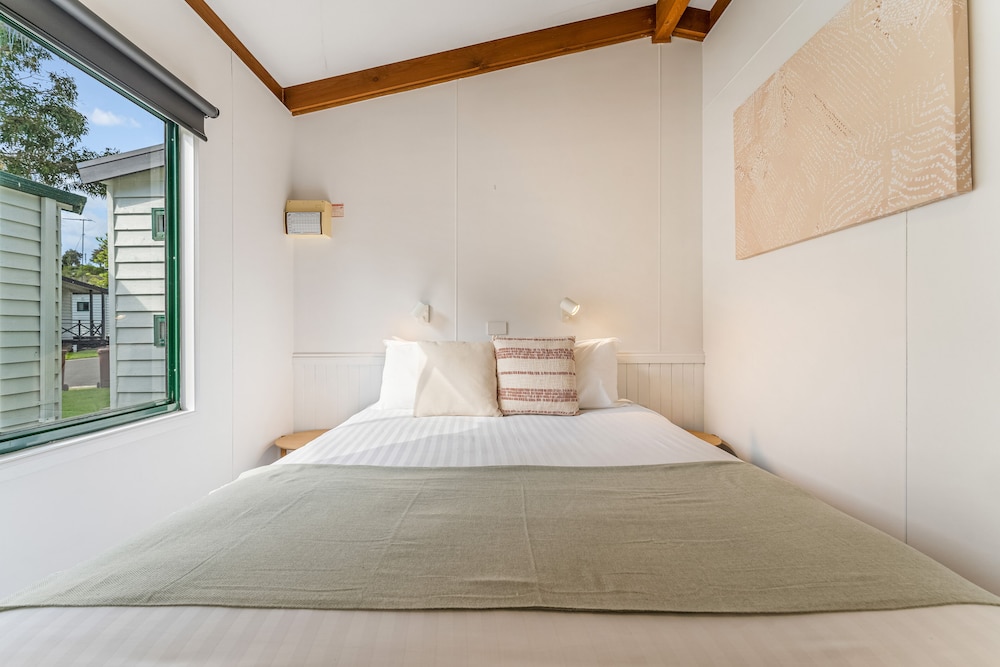 Deluxe Cabin (2BR) - Sleeps 4 photo 2