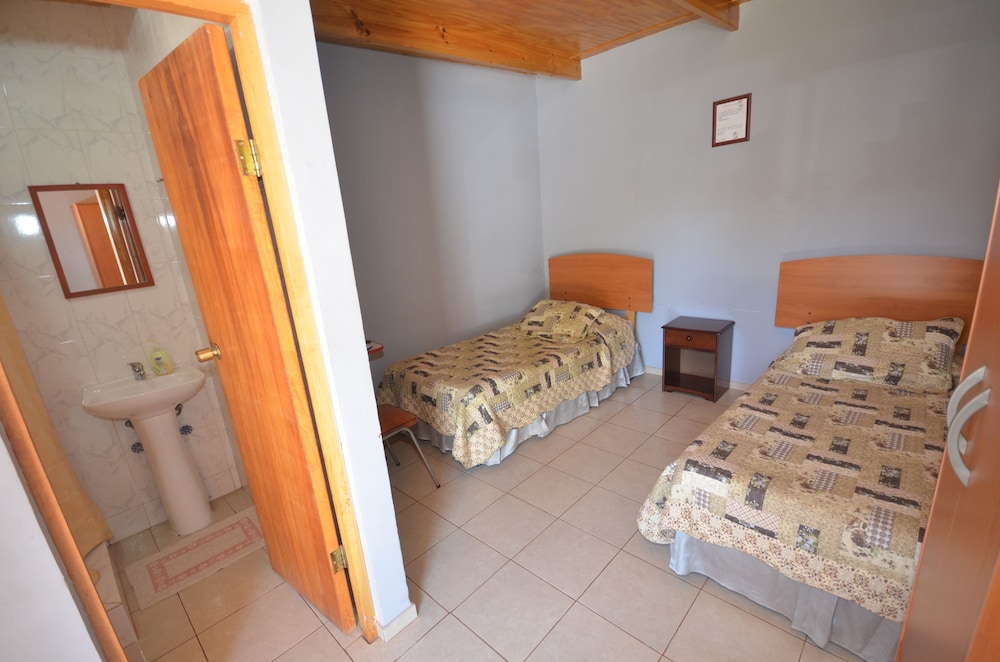 Double Room, 2 Twin Beds, Ensuite photo 2
