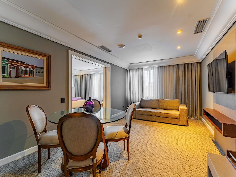 Luxury Suite, 1 King Bed, Bathtub - Photo 3