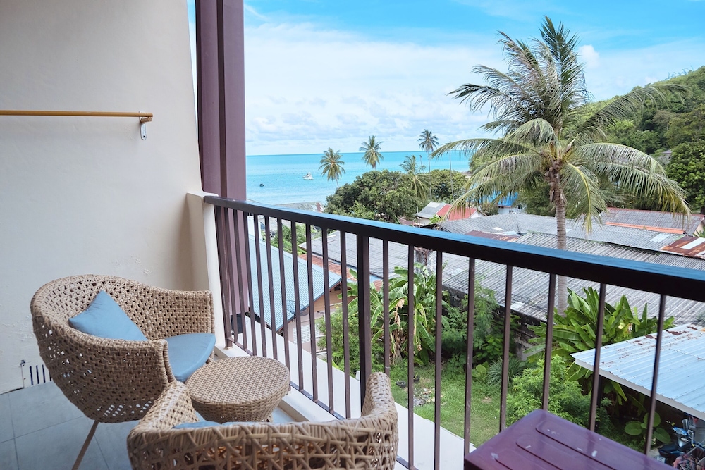 Deluxe Room, Balcony, Partial Sea View