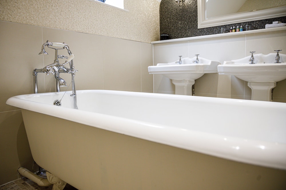 Superior Room (Spacious Attic Suites) - Photo 6