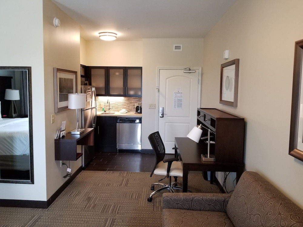 Suite, 1 Bedroom, Accessible (2 Queen, Mobil Tub) photo 3