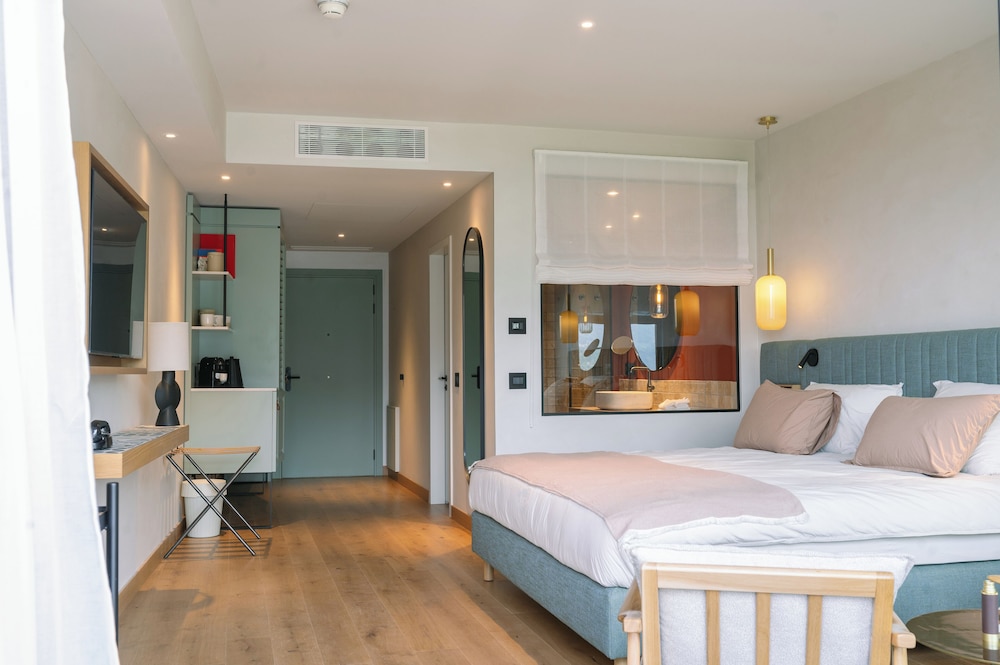 Superior Double Room (Garden, lake view)