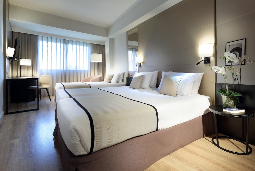 Triple Room (3 Adults) thumbnail 6