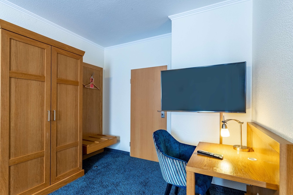 Family Room photo 3