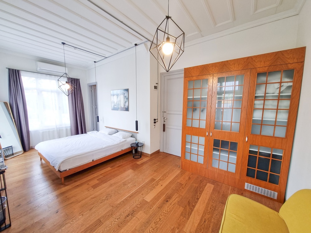 Suite, Balcony