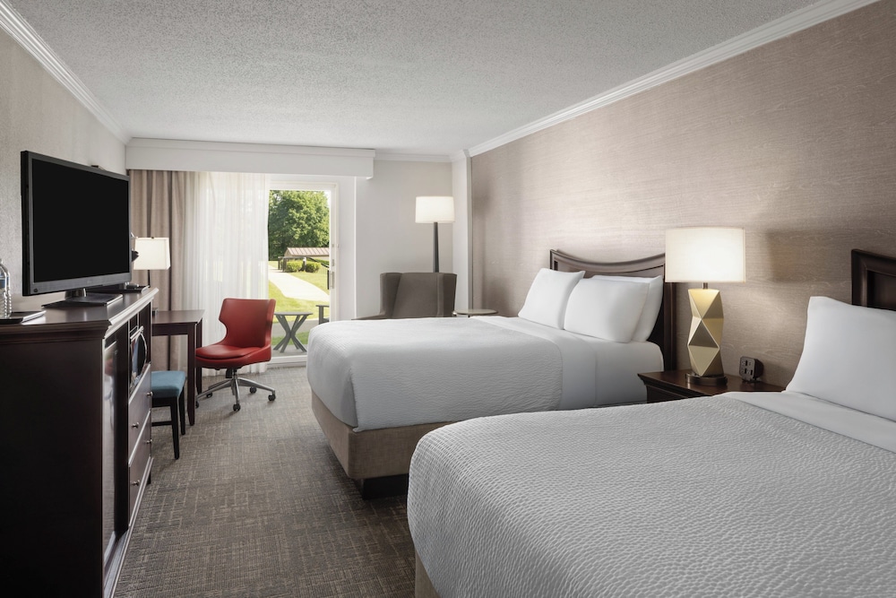 Room, 2 Queen Beds, Mobility Accessible (Accessible Tub) - Photo 2