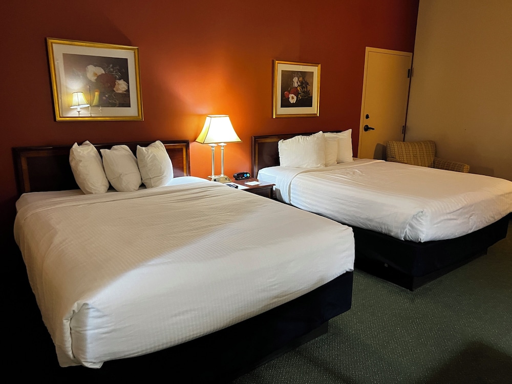 Standard Room, 2 Queen Beds - Photo 2