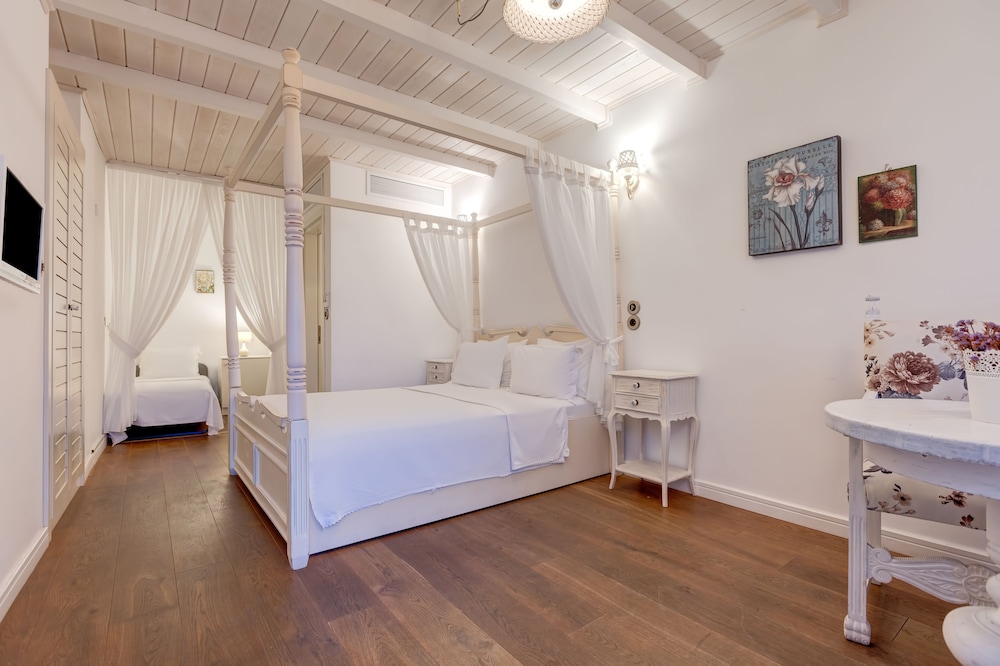 Triple Room ,Sea View ,Ground Floor