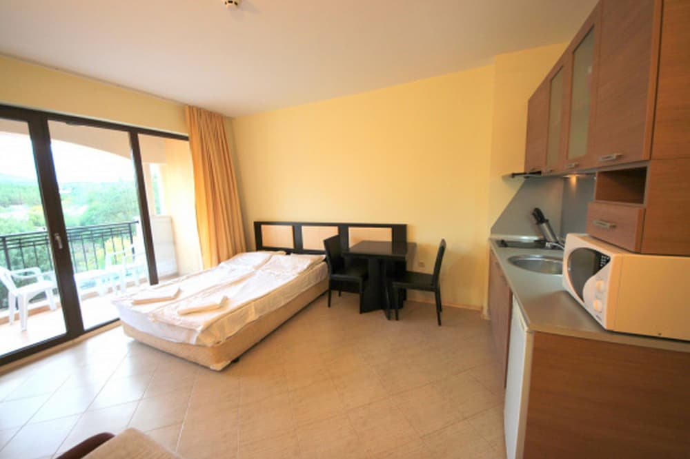 Family Studio, Balcony