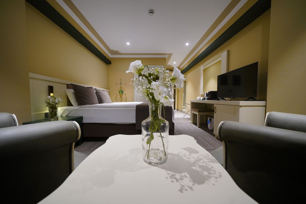 DELUXE ROOM WITH JACUZZI photo 2