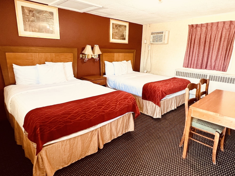 Room, 2 Queen Beds, Smoking photo 1