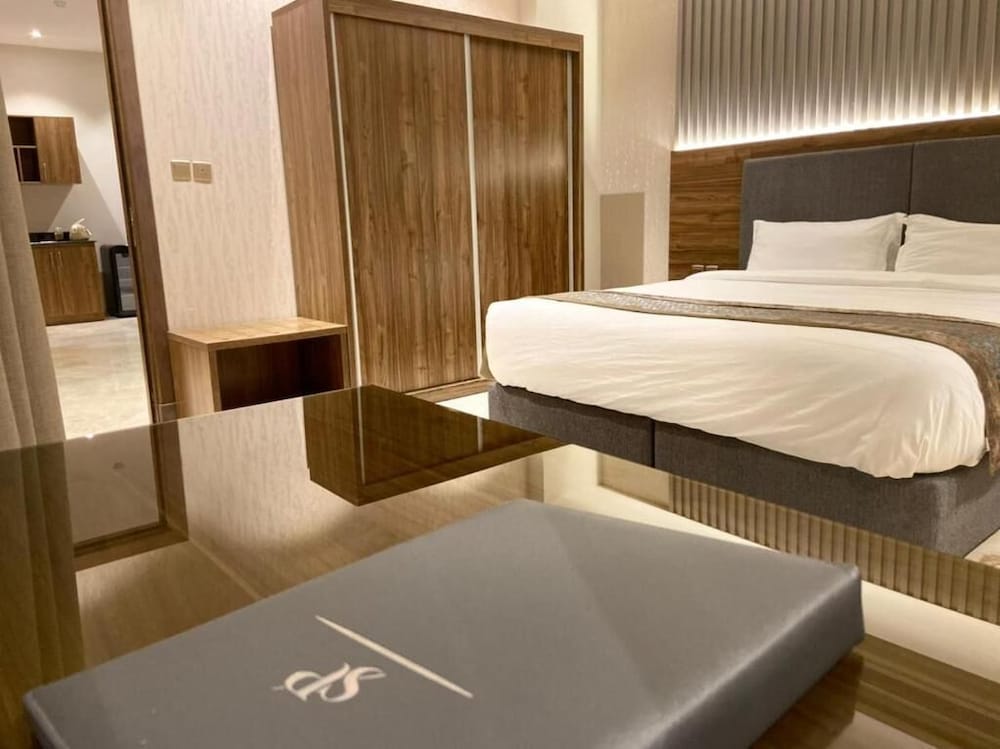 Standard Room, 1 Queen Bed