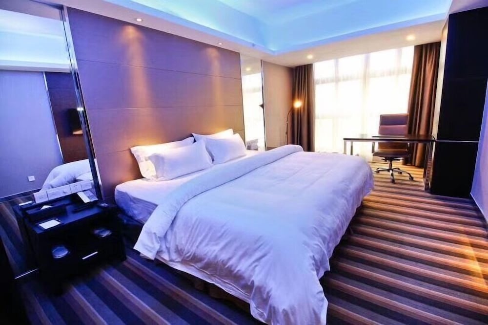 Double Room (Extreme Sassy)