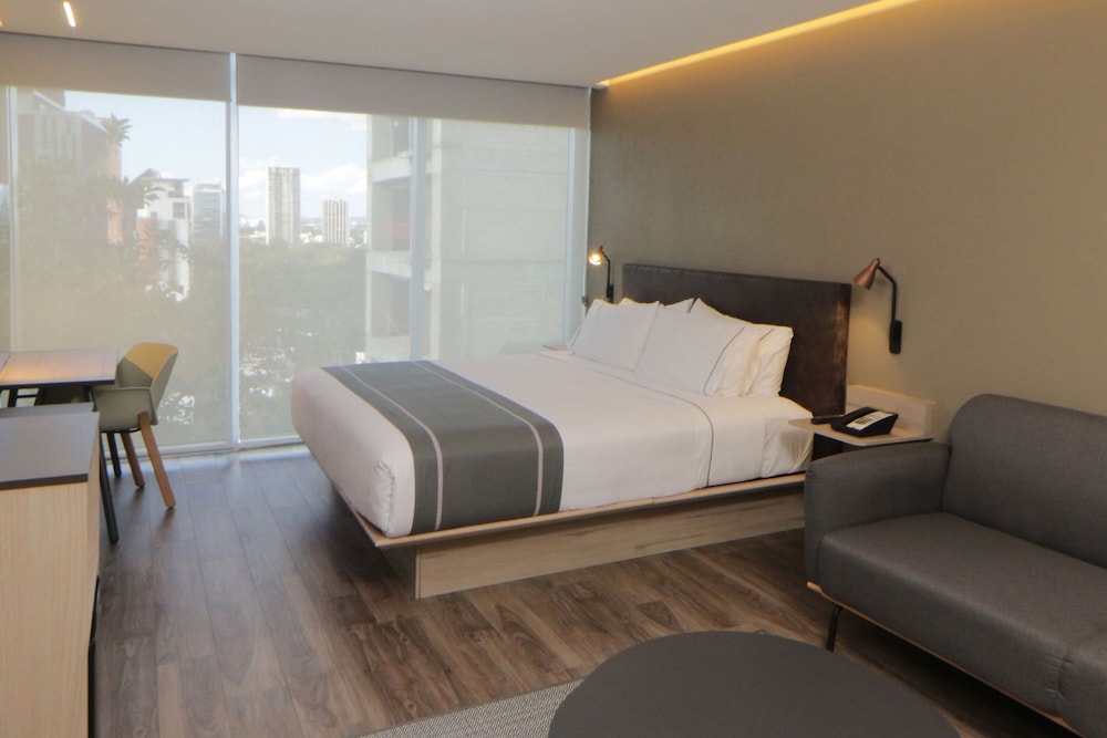 Suite, 1 Bedroom, Balcony - Photo 3