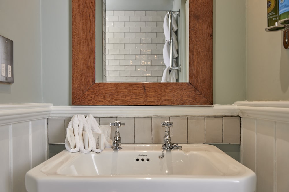 Signature Suite - Photo 6