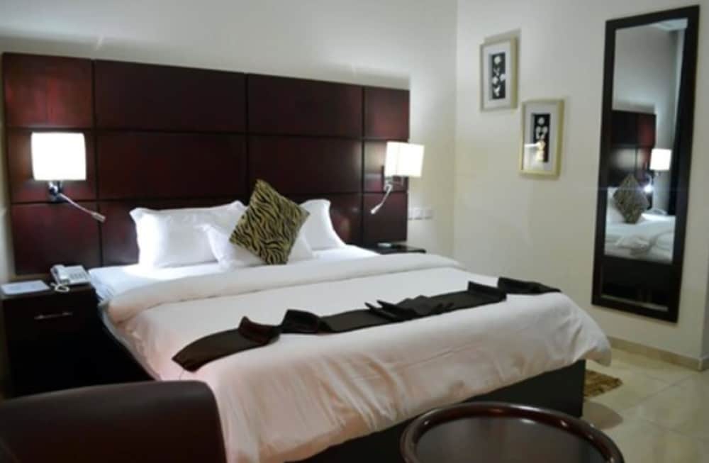 Executive Room, 1 King Bed, City View photo 3