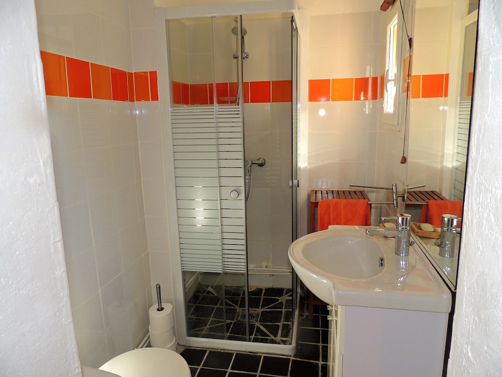 Classic Double Room, Private Bathroom, Pool View ( Grenadine) photo 2