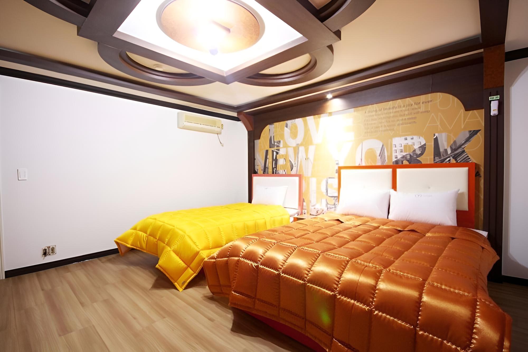 Room (Standard Room (Twin)) - Photo 3