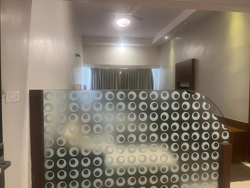 Fern Club Room - Photo 6