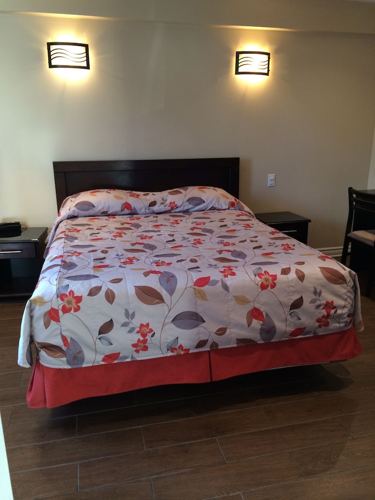 Deluxe Room, 1 Queen Bed, Non Smoking, Fireplace photo 2