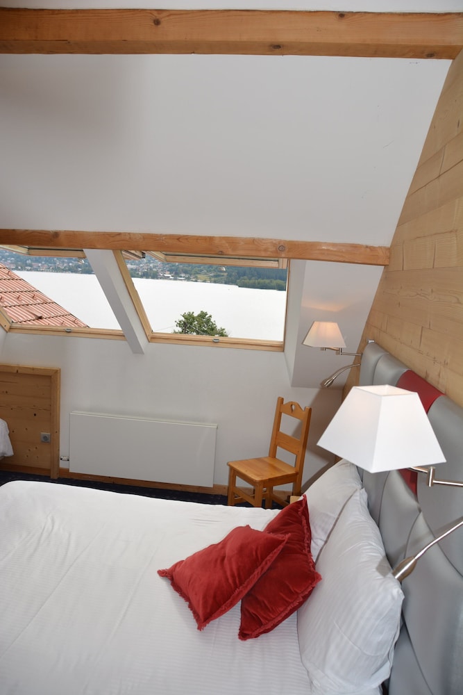Chambre Triple, baignoire, vue lac