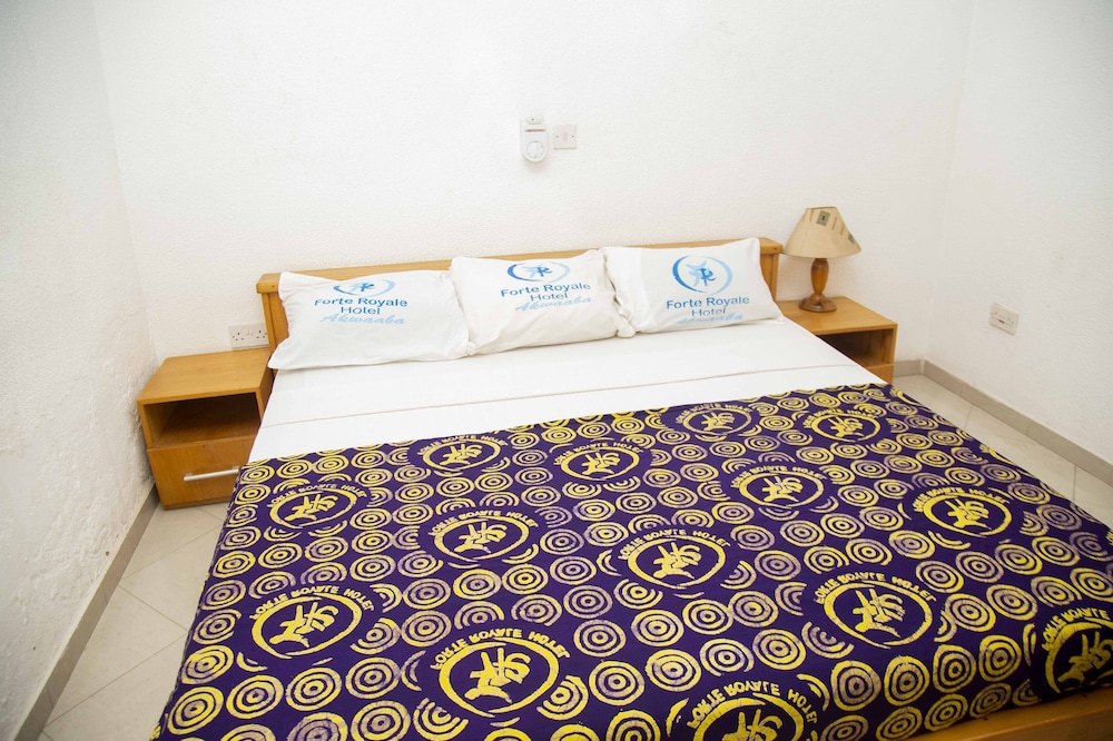Comfort Chalet, 1 King Bed, Non Smoking, Courtyard View
