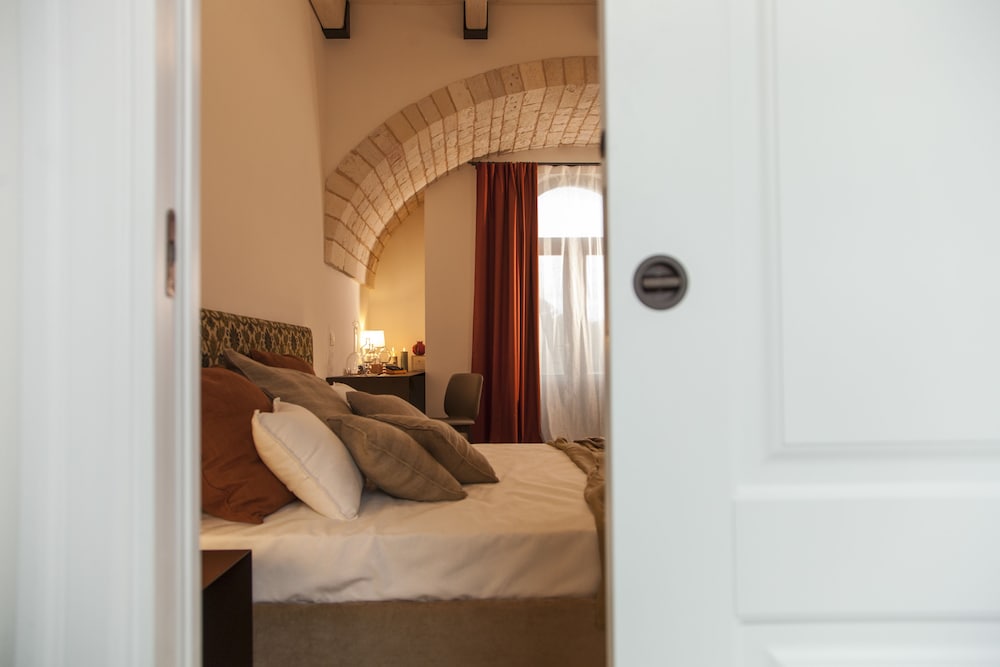 Executive Room, 1 Queen Bed, Balcony, Valley View photo 2