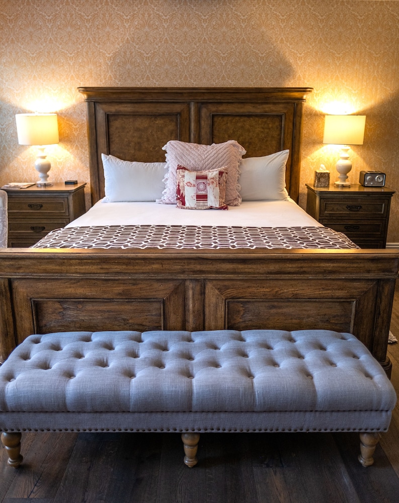Luxury Double Room, 1 King Bed (Room 05 - LUXURY PREMIUM ) photo 3