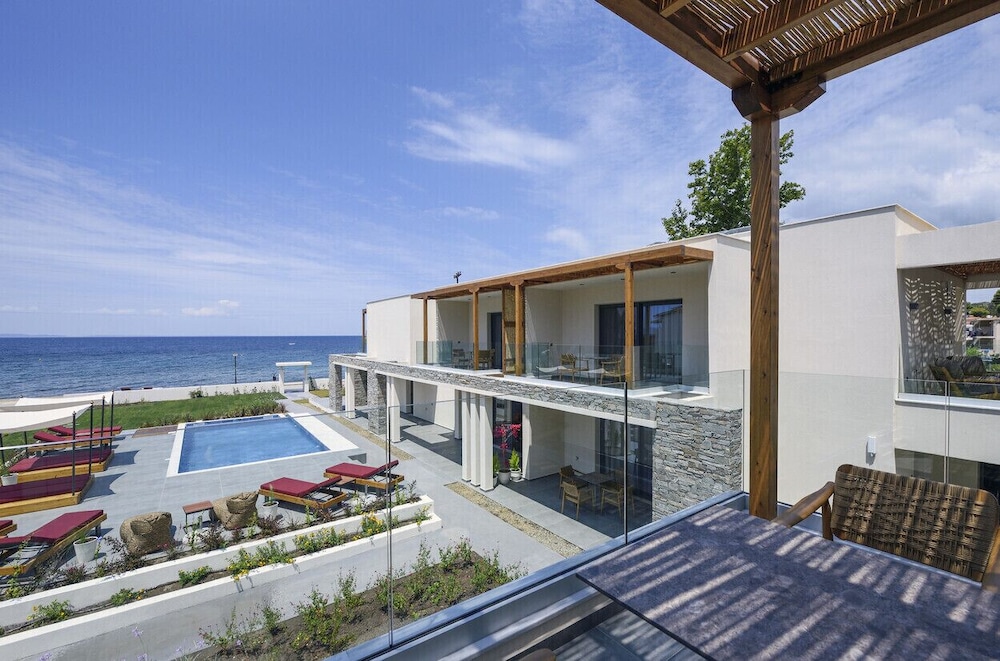 Deluxe Suite with Sea View photo 3
