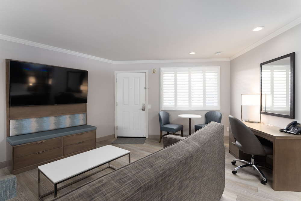 Grand Room, Multiple Beds, Accessible photo 2
