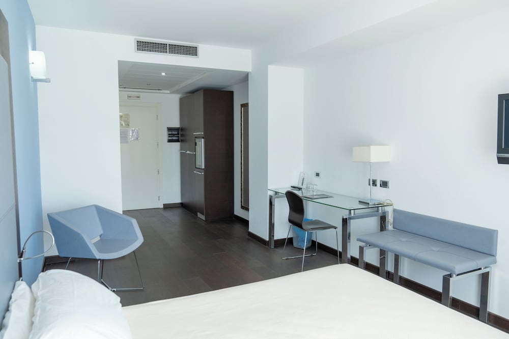 Standard Double Room, Accessible photo 3