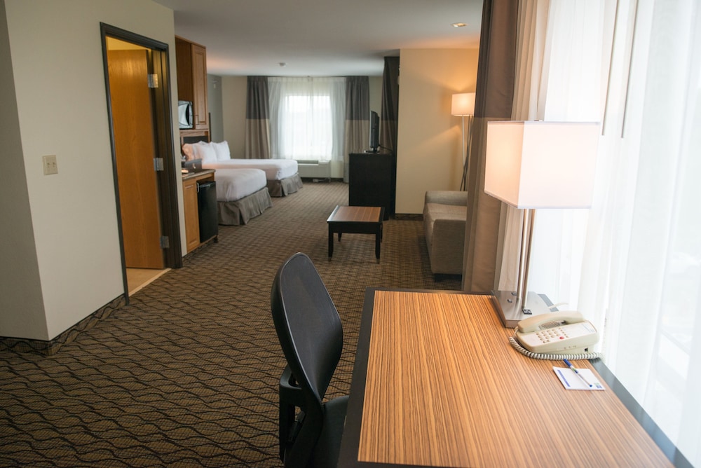 Suite, 2 Queen Beds photo 1