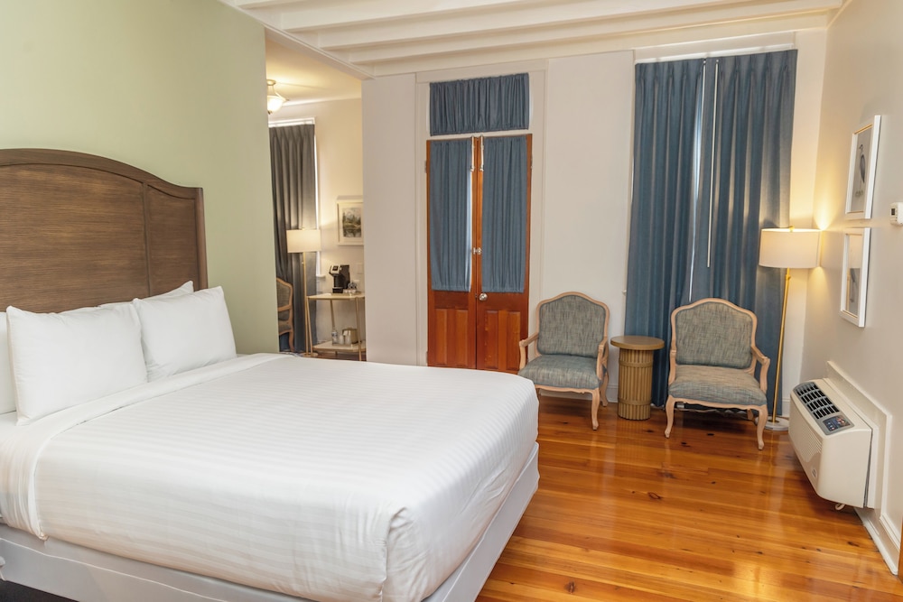 Deluxe Room, 1 King Bed - Photo 1