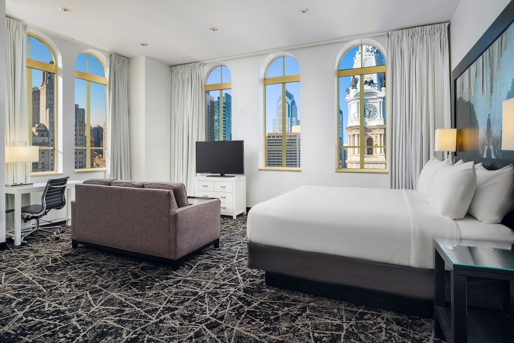 Premier Suite, 1 King Bed with Sofa bed, Kitchenette, City View photo 1
