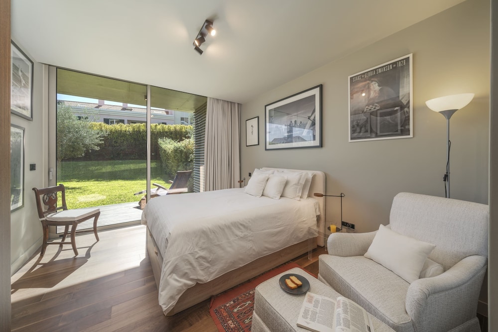 Basic Apartment, 1 King Bed
