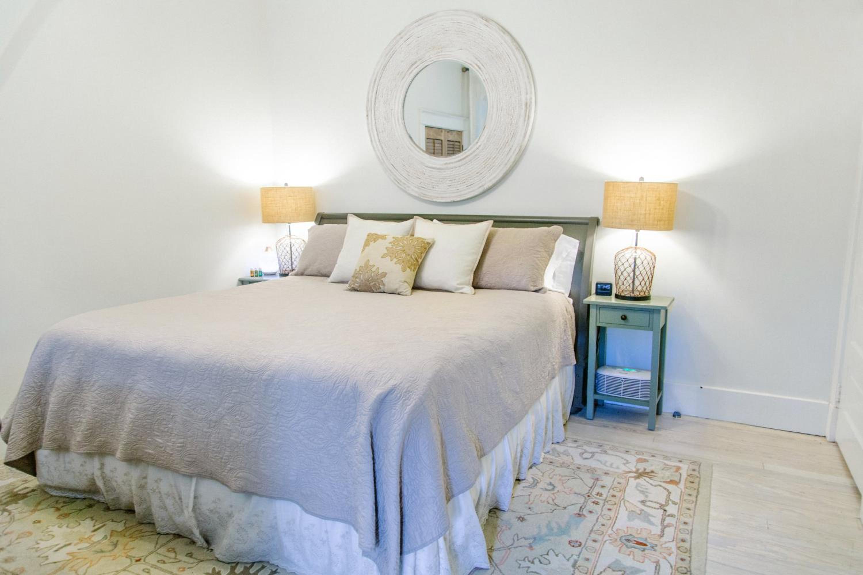 Deluxe King Suite photo 3