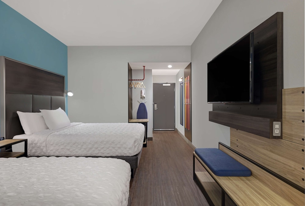 Room, 2 Queen Beds - Photo 1