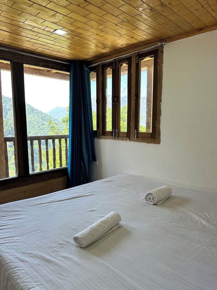 Deluxe Double or Twin Room, 1 Double Bed, Mountain View